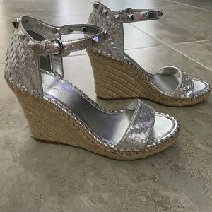 Silver Marc Fisher kicking espadrille wedges